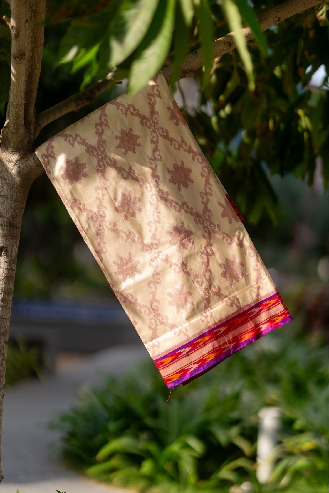 Eternal Ivory Ikat Saree in Wine-Trimmed Weave - Image 4