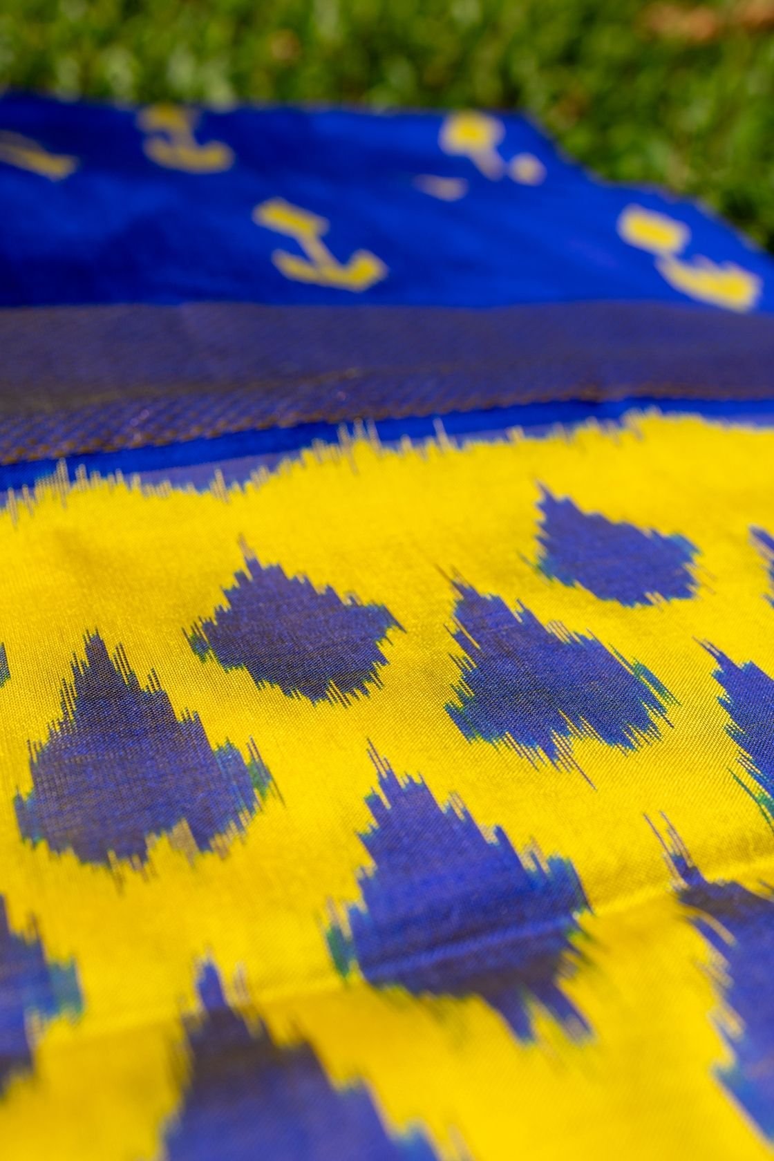 Sapphire Bloom Ikat Saree with Golden Radiance - Image 4