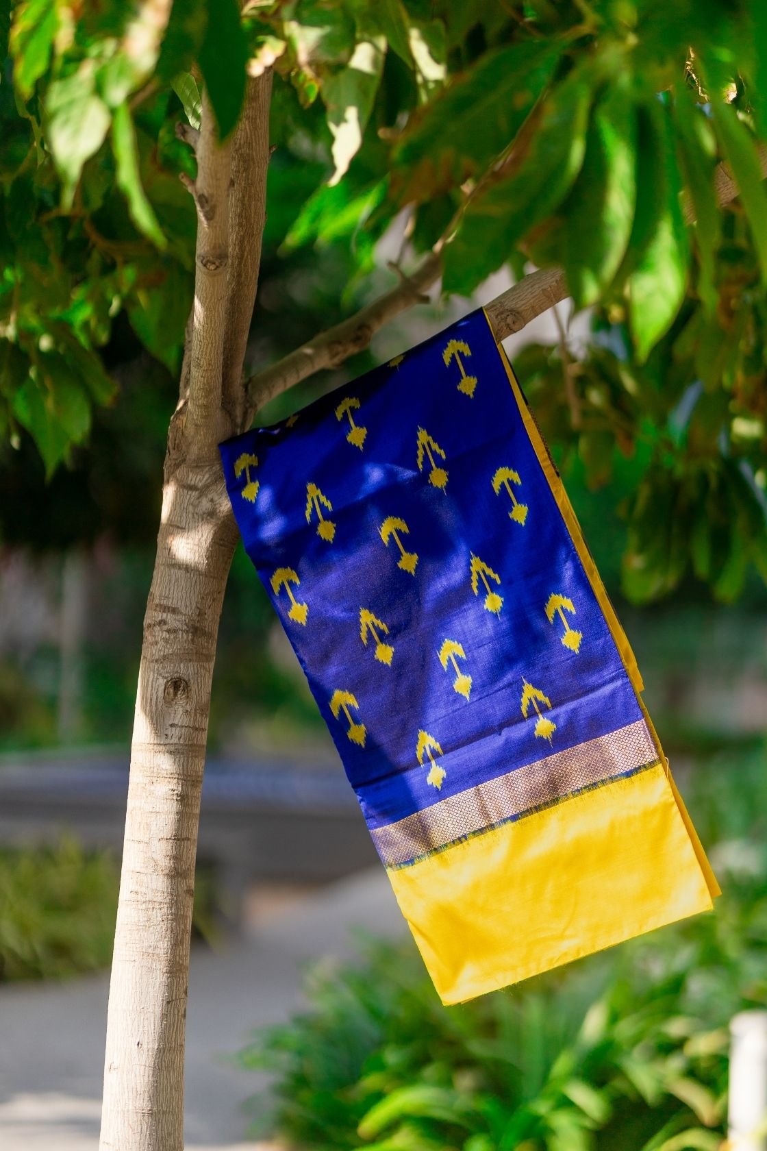 Sapphire Bloom Ikat Saree with Golden Radiance - Image 2