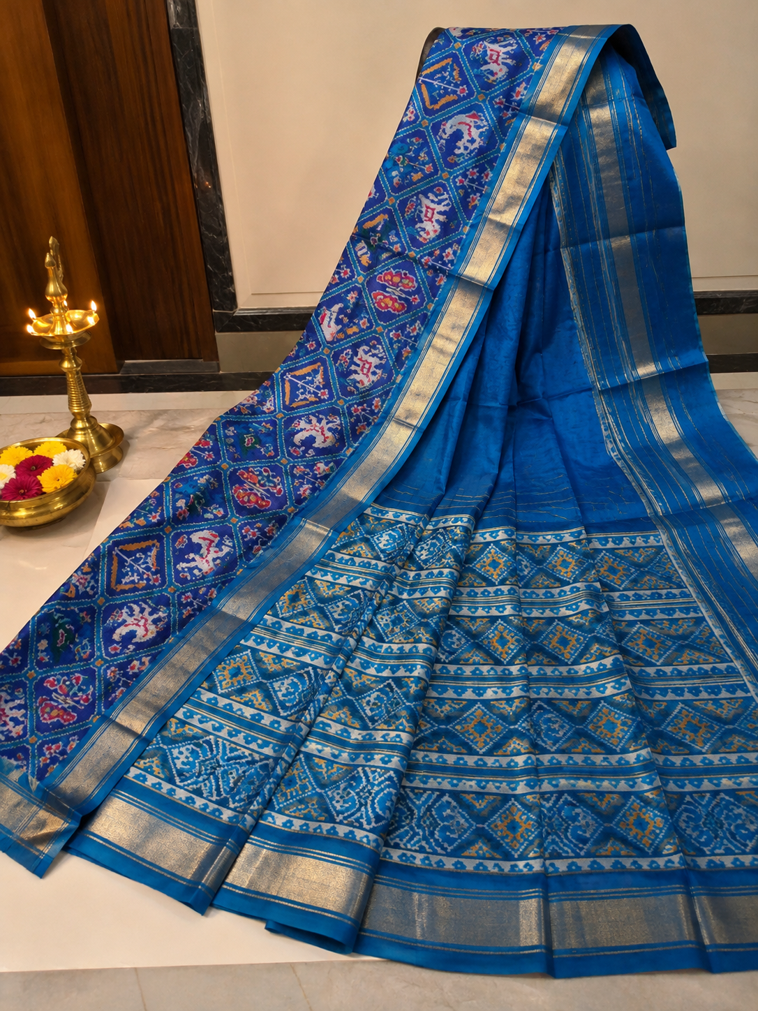 Neel Vanya-Handwoven Pochampally Ikat Silk Saree - Image 3